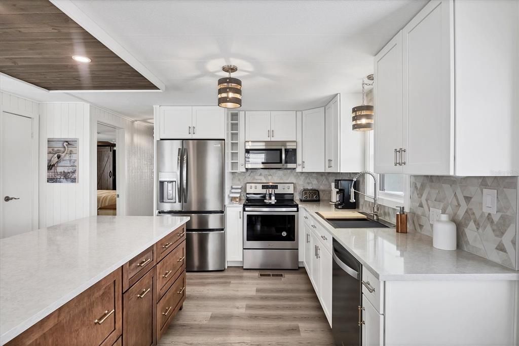 For Sale: $394,000 (2 beds, 2 baths, 1056 Square Feet)