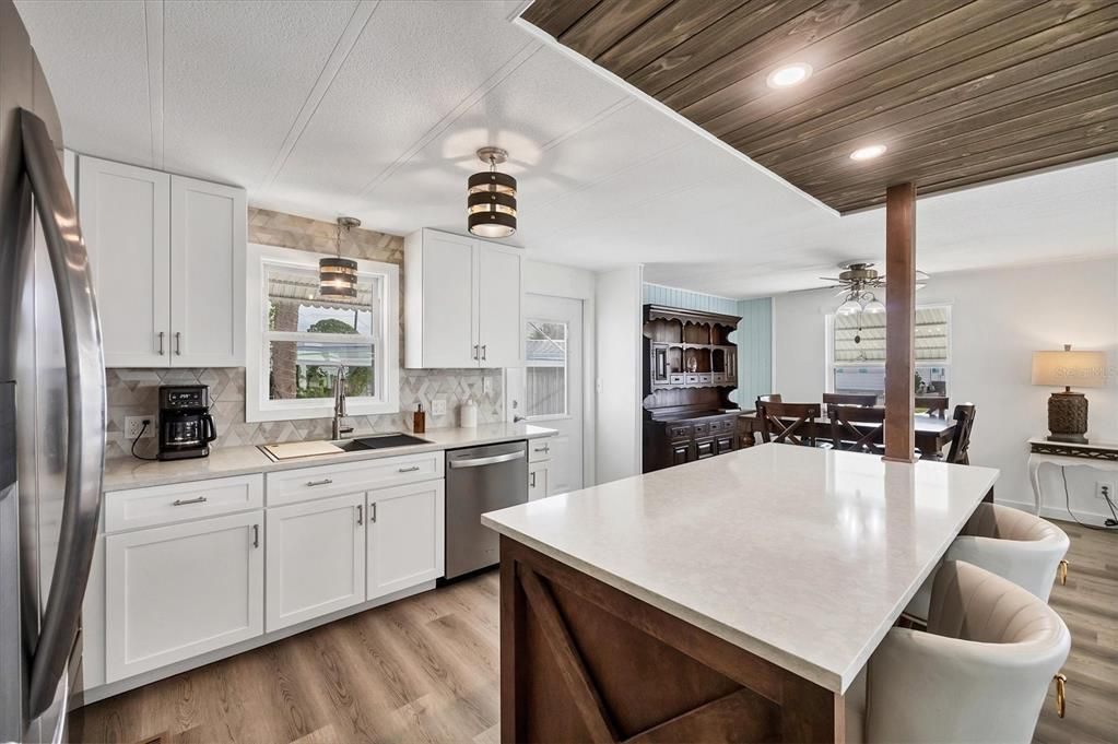 For Sale: $394,000 (2 beds, 2 baths, 1056 Square Feet)