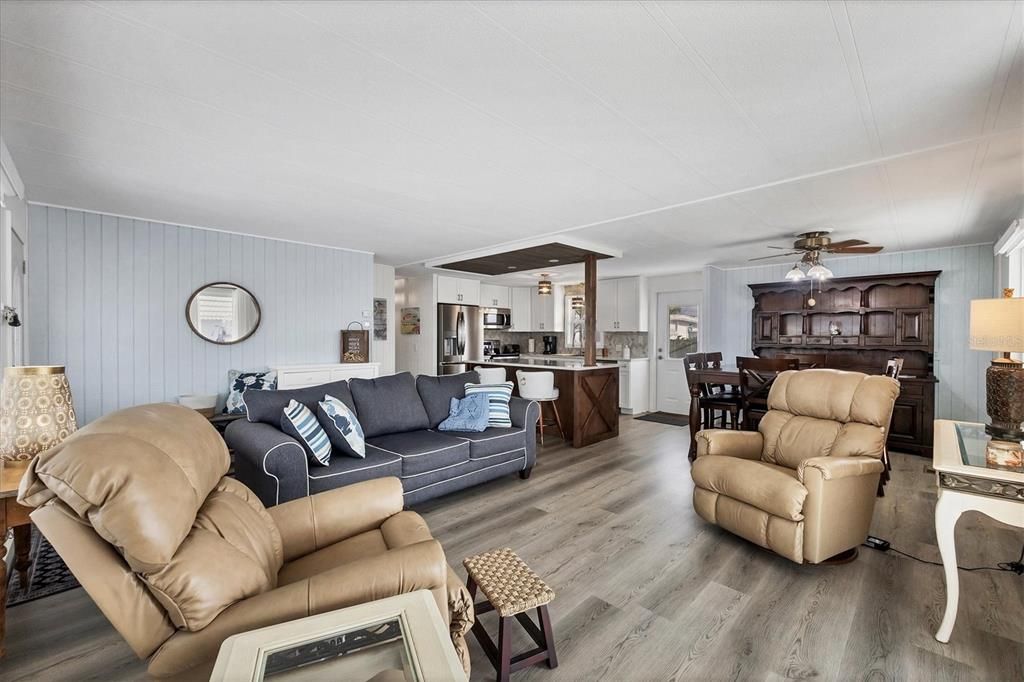 For Sale: $394,000 (2 beds, 2 baths, 1056 Square Feet)