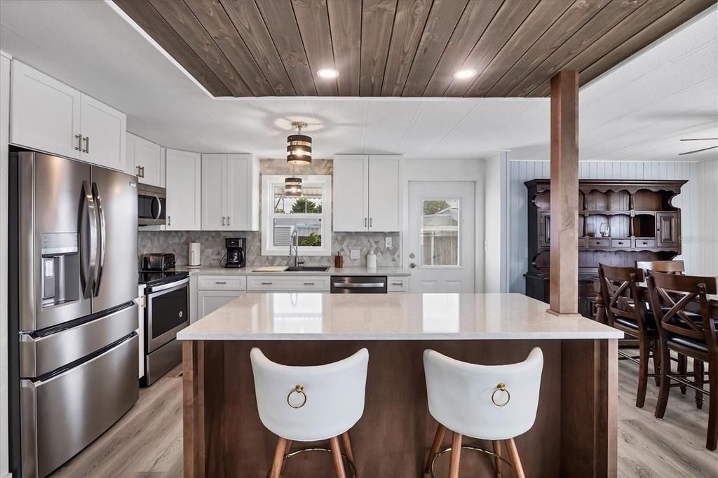 For Sale: $394,000 (2 beds, 2 baths, 1056 Square Feet)