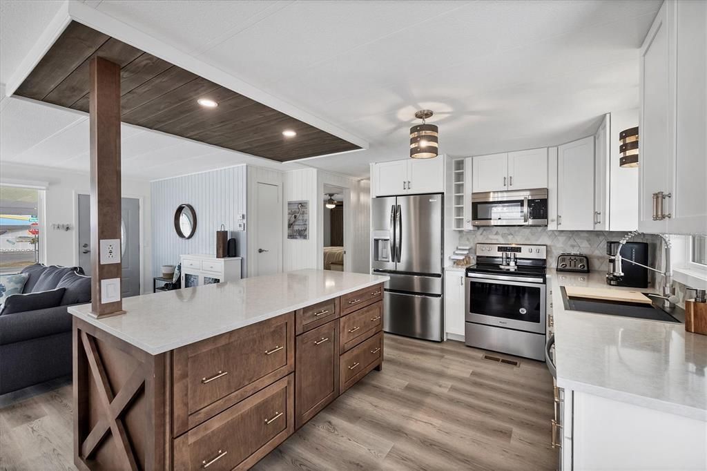 For Sale: $394,000 (2 beds, 2 baths, 1056 Square Feet)