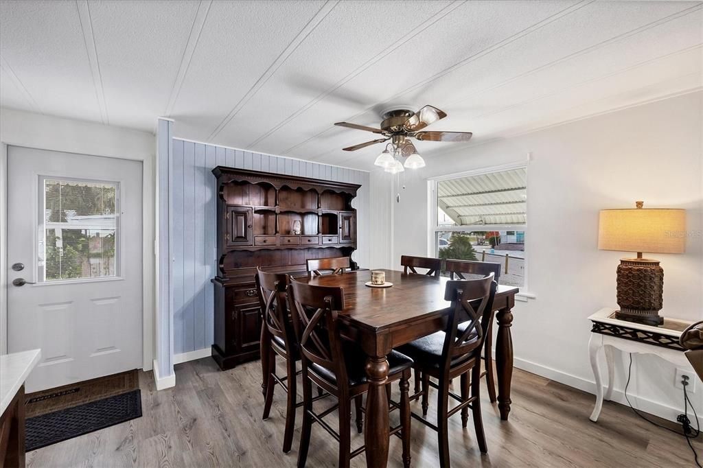 For Sale: $394,000 (2 beds, 2 baths, 1056 Square Feet)