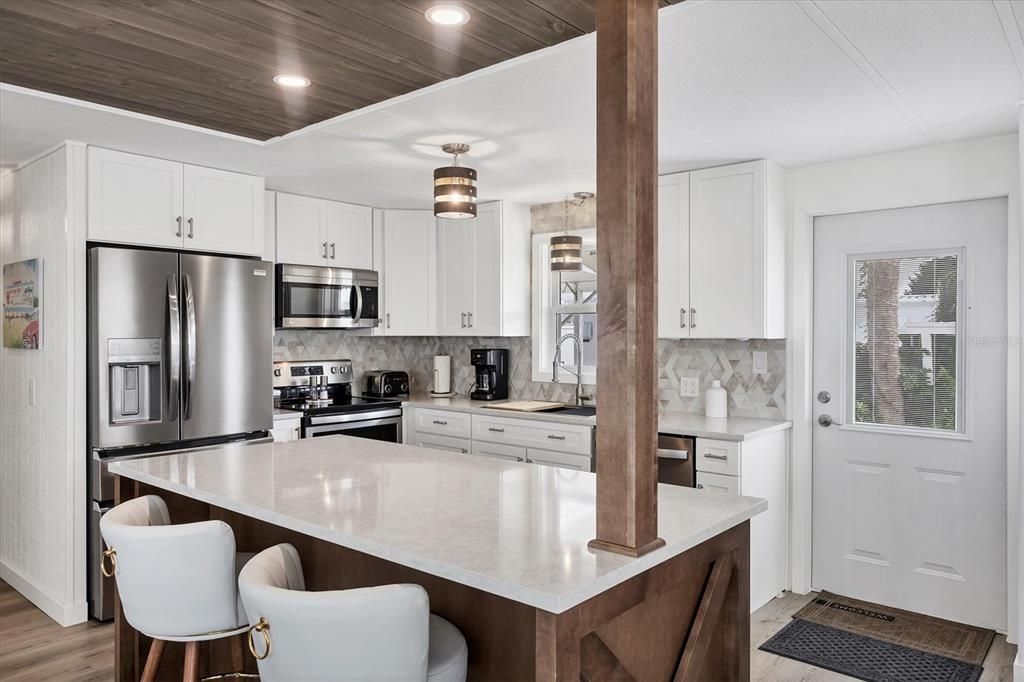 For Sale: $394,000 (2 beds, 2 baths, 1056 Square Feet)