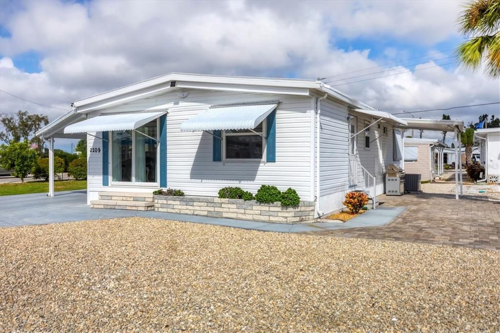 For Sale: $394,000 (2 beds, 2 baths, 1056 Square Feet)