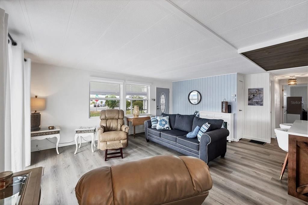 For Sale: $394,000 (2 beds, 2 baths, 1056 Square Feet)