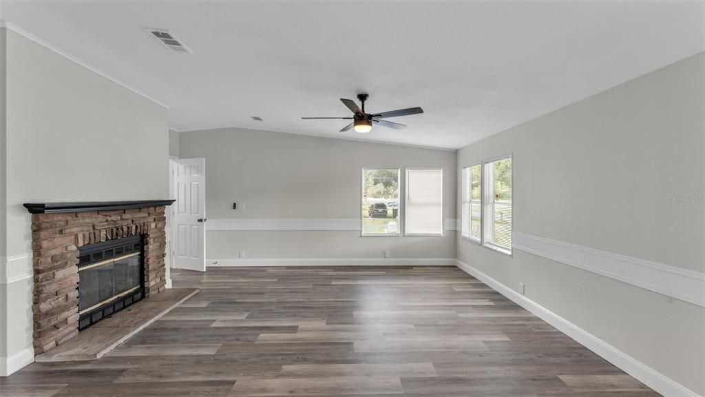 For Sale: $284,900 (4 beds, 2 baths, 2489 Square Feet)