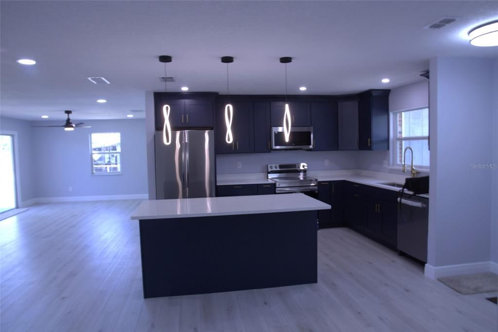 For Sale: $285,761 (3 beds, 2 baths, 1523 Square Feet)