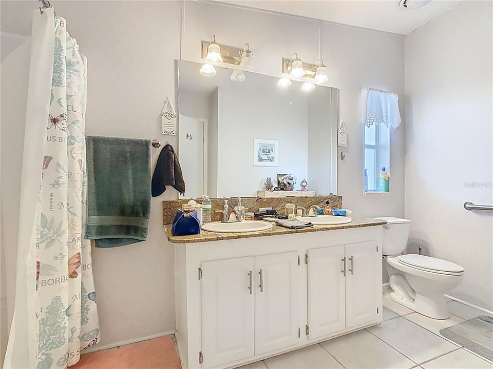 合同活跃: $209,900 (3 贝兹, 2 浴室, 1691 平方英尺)