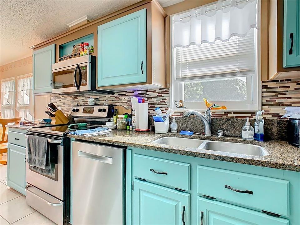 合同活跃: $209,900 (3 贝兹, 2 浴室, 1691 平方英尺)