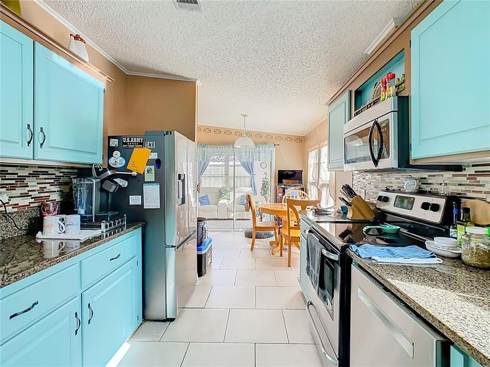 合同活跃: $209,900 (3 贝兹, 2 浴室, 1691 平方英尺)