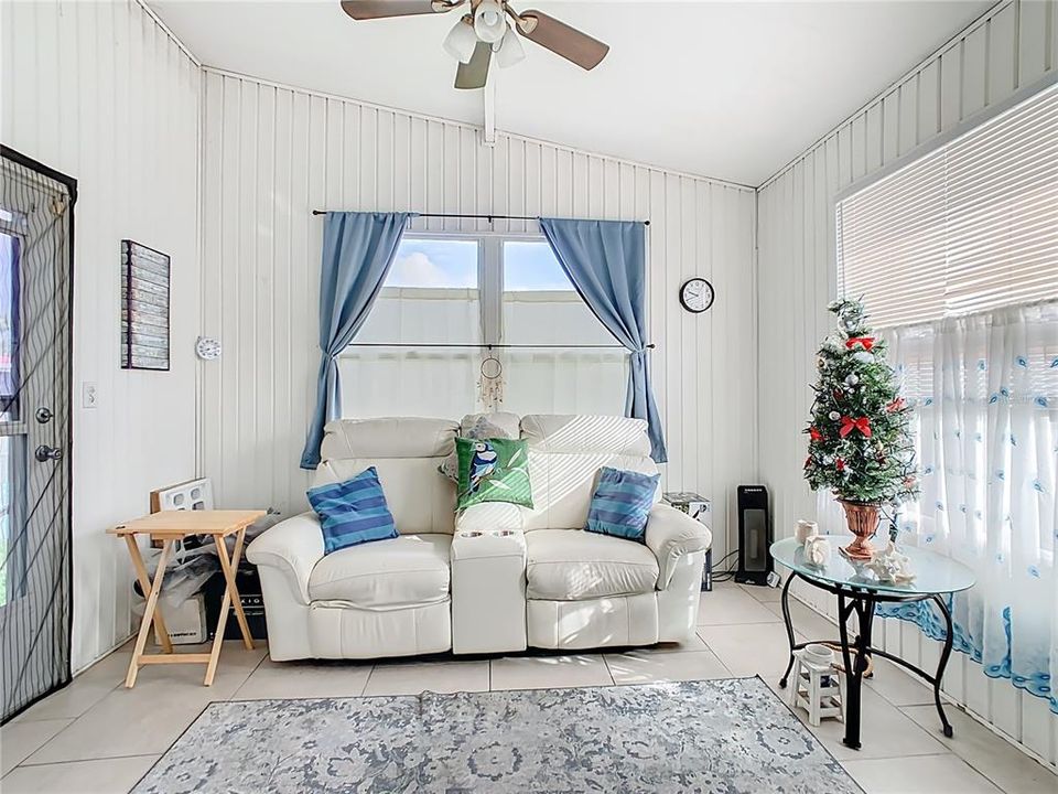 合同活跃: $209,900 (3 贝兹, 2 浴室, 1691 平方英尺)