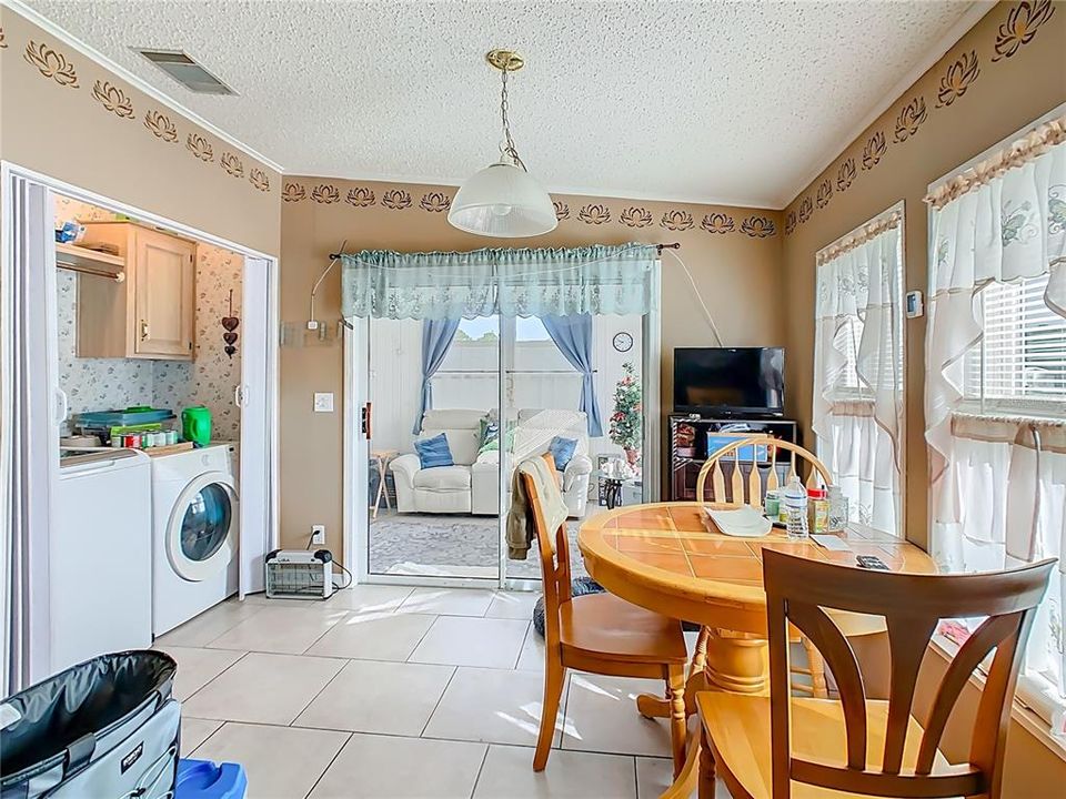 合同活跃: $209,900 (3 贝兹, 2 浴室, 1691 平方英尺)