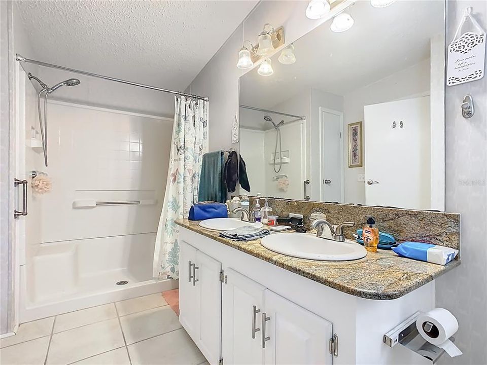 合同活跃: $209,900 (3 贝兹, 2 浴室, 1691 平方英尺)