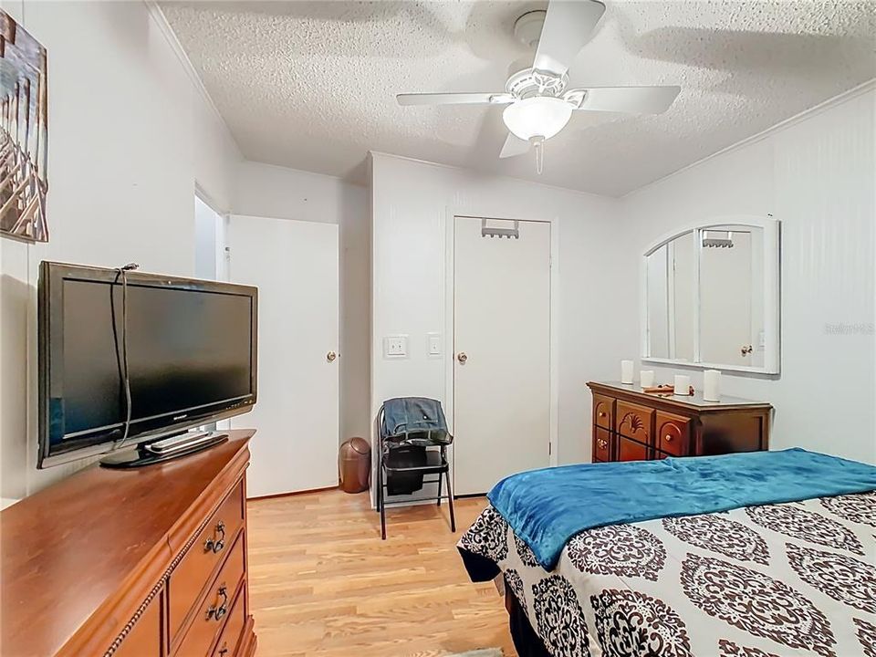 合同活跃: $209,900 (3 贝兹, 2 浴室, 1691 平方英尺)