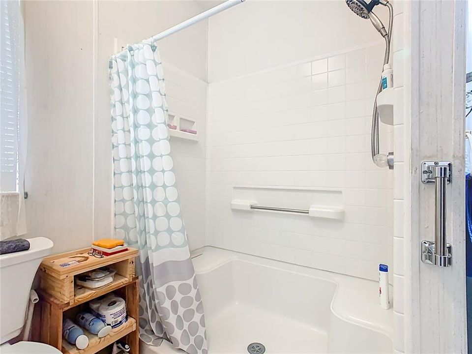 合同活跃: $209,900 (3 贝兹, 2 浴室, 1691 平方英尺)