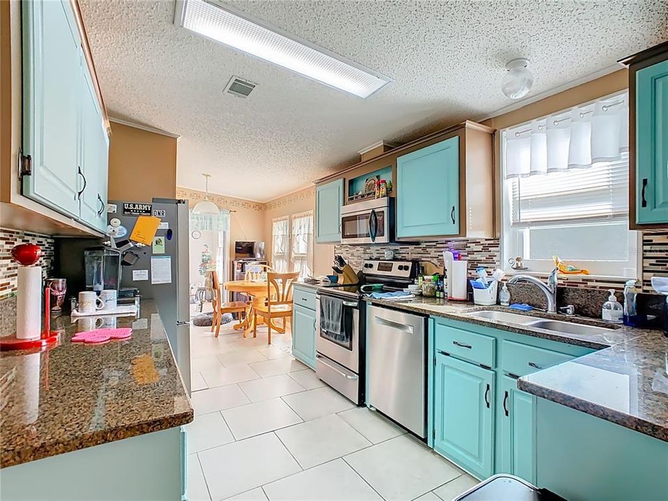 合同活跃: $209,900 (3 贝兹, 2 浴室, 1691 平方英尺)