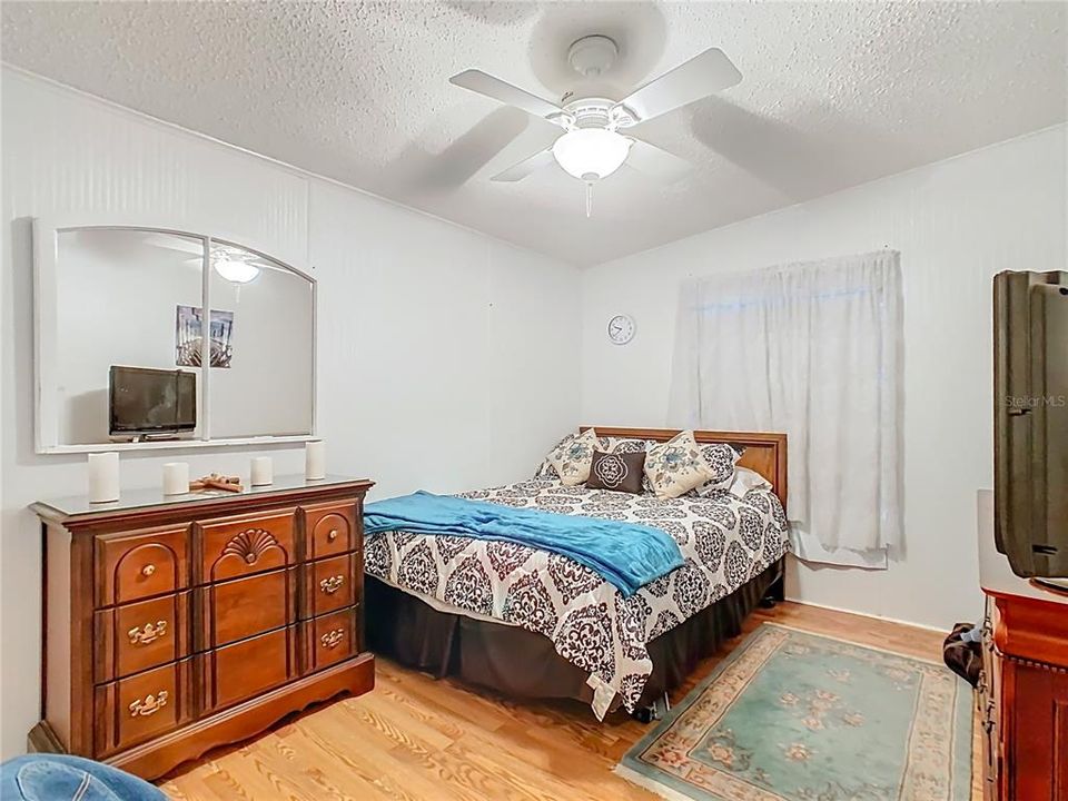 合同活跃: $209,900 (3 贝兹, 2 浴室, 1691 平方英尺)