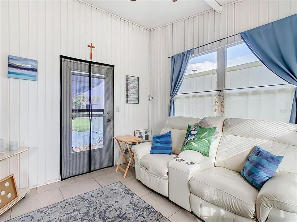 合同活跃: $209,900 (3 贝兹, 2 浴室, 1691 平方英尺)