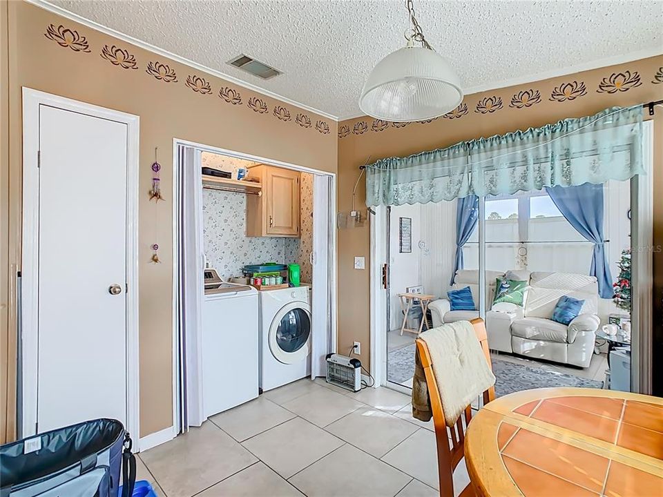 合同活跃: $209,900 (3 贝兹, 2 浴室, 1691 平方英尺)