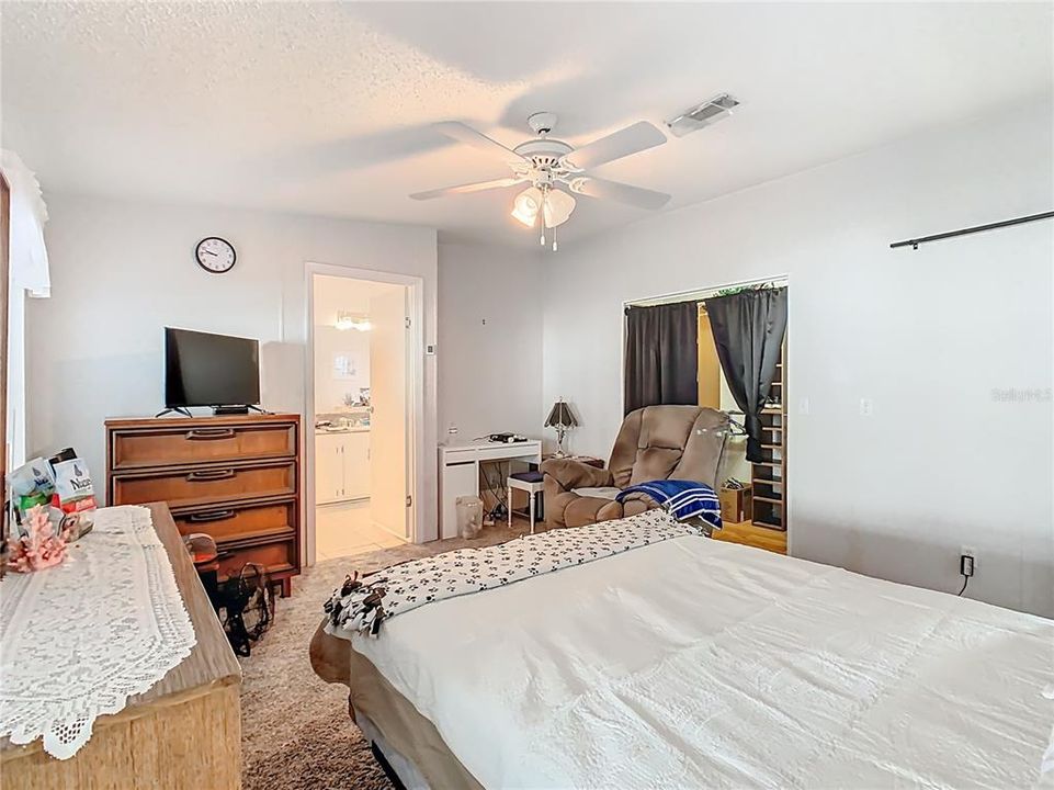 合同活跃: $209,900 (3 贝兹, 2 浴室, 1691 平方英尺)