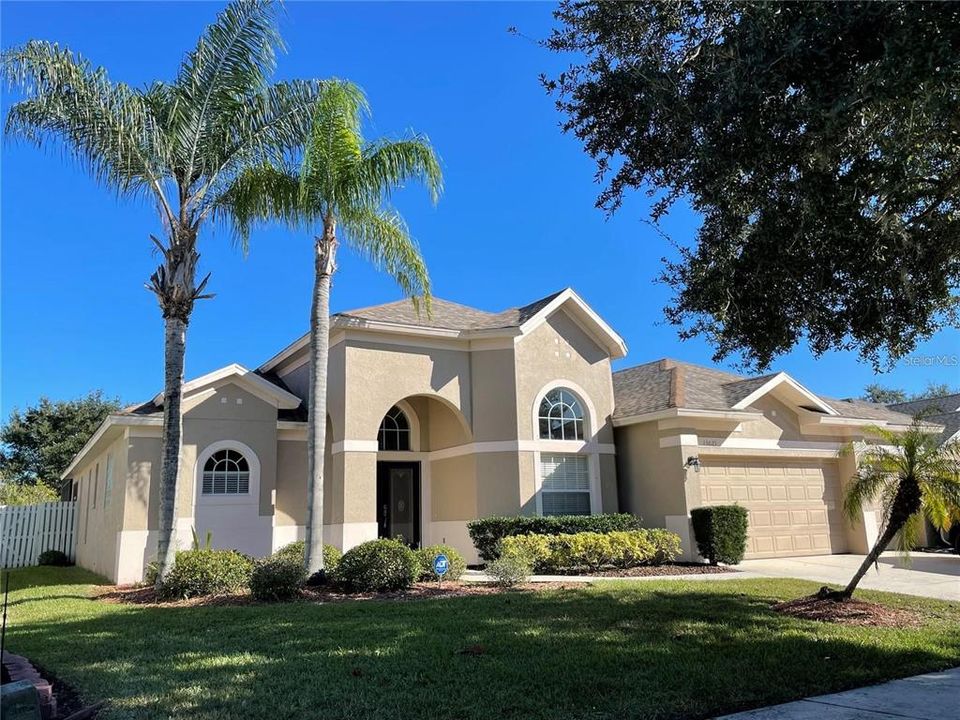 合同活跃: $730,000 (5 贝兹, 3 浴室, 2898 平方英尺)