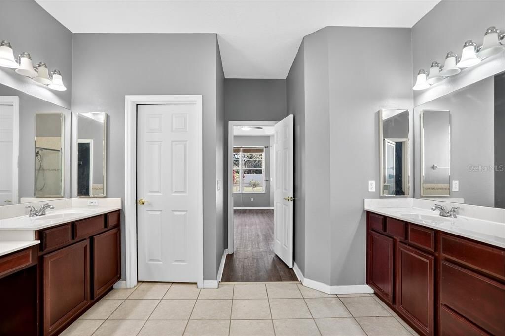 合同活跃: $730,000 (5 贝兹, 3 浴室, 2898 平方英尺)