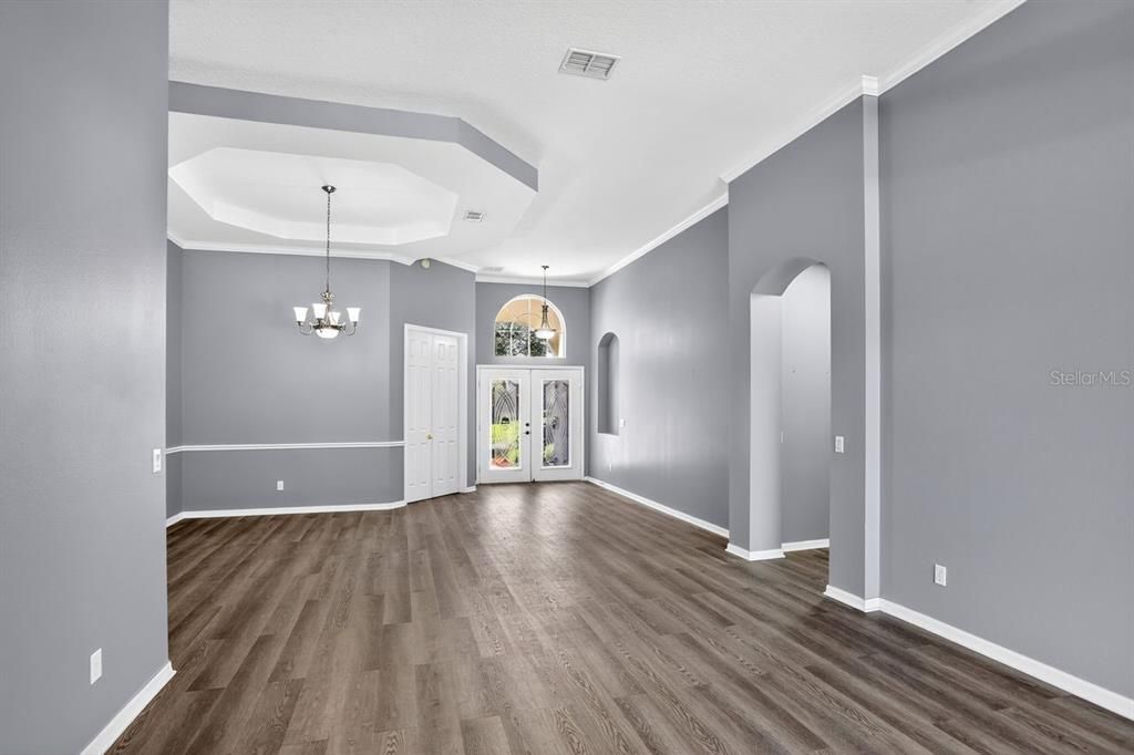 合同活跃: $730,000 (5 贝兹, 3 浴室, 2898 平方英尺)