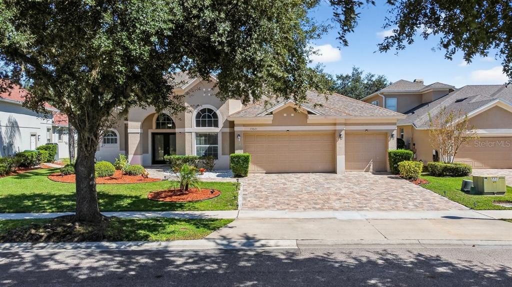 合同活跃: $730,000 (5 贝兹, 3 浴室, 2898 平方英尺)