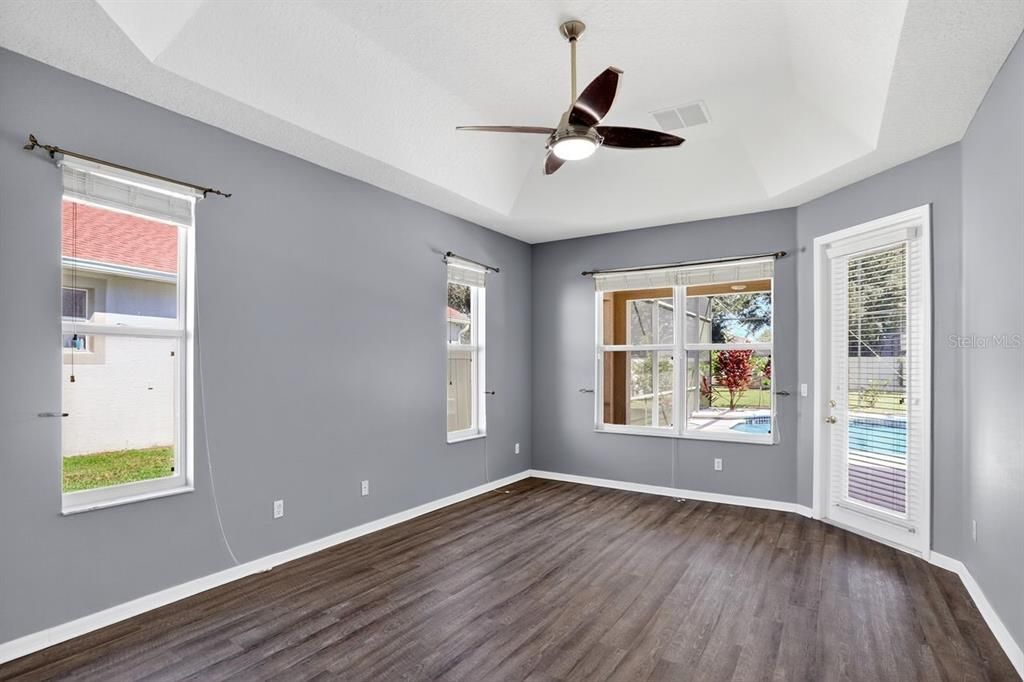 合同活跃: $730,000 (5 贝兹, 3 浴室, 2898 平方英尺)