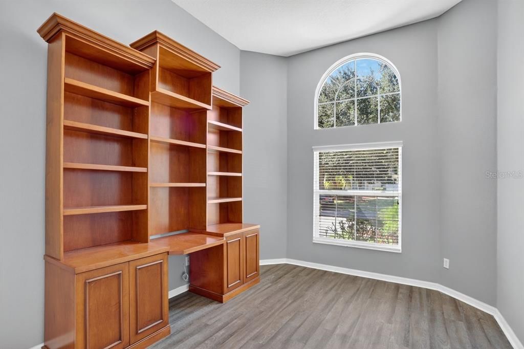 合同活跃: $730,000 (5 贝兹, 3 浴室, 2898 平方英尺)