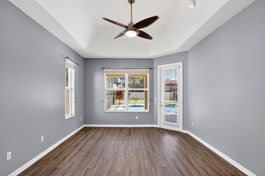 合同活跃: $730,000 (5 贝兹, 3 浴室, 2898 平方英尺)