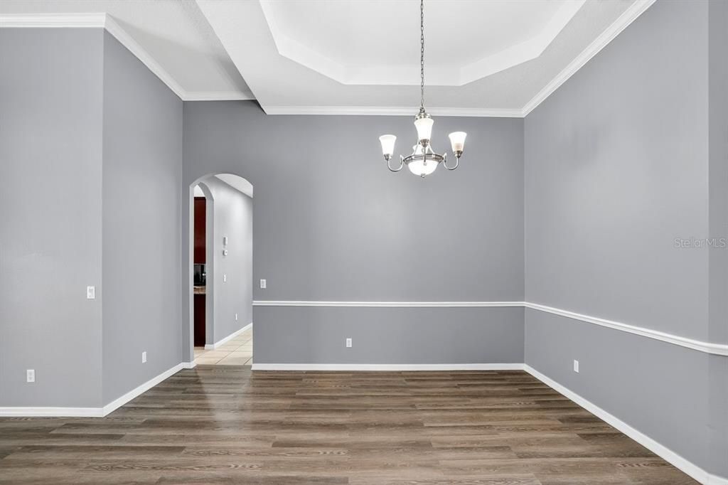 合同活跃: $730,000 (5 贝兹, 3 浴室, 2898 平方英尺)