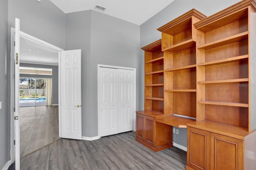 合同活跃: $730,000 (5 贝兹, 3 浴室, 2898 平方英尺)