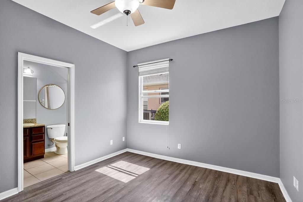 合同活跃: $730,000 (5 贝兹, 3 浴室, 2898 平方英尺)