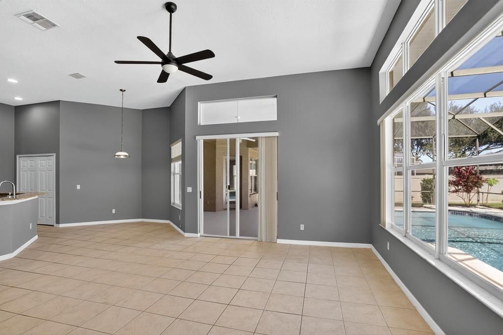 合同活跃: $730,000 (5 贝兹, 3 浴室, 2898 平方英尺)