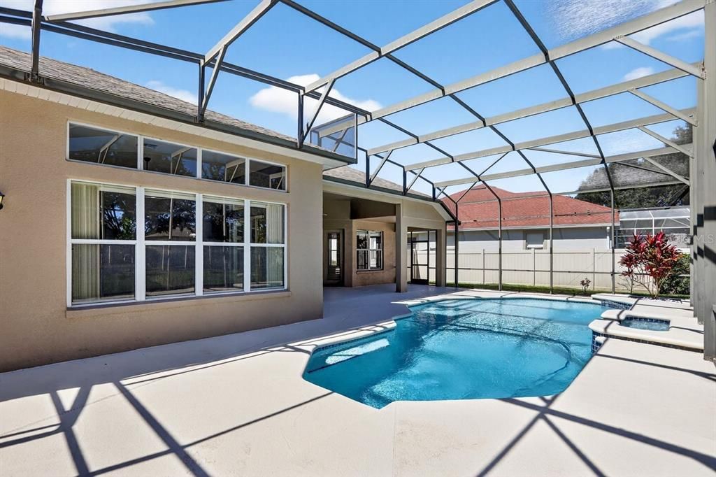 合同活跃: $730,000 (5 贝兹, 3 浴室, 2898 平方英尺)