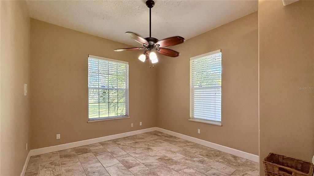 En Venta: $585,000 (4 camas, 3 baños, 3578 Pies cuadrados)