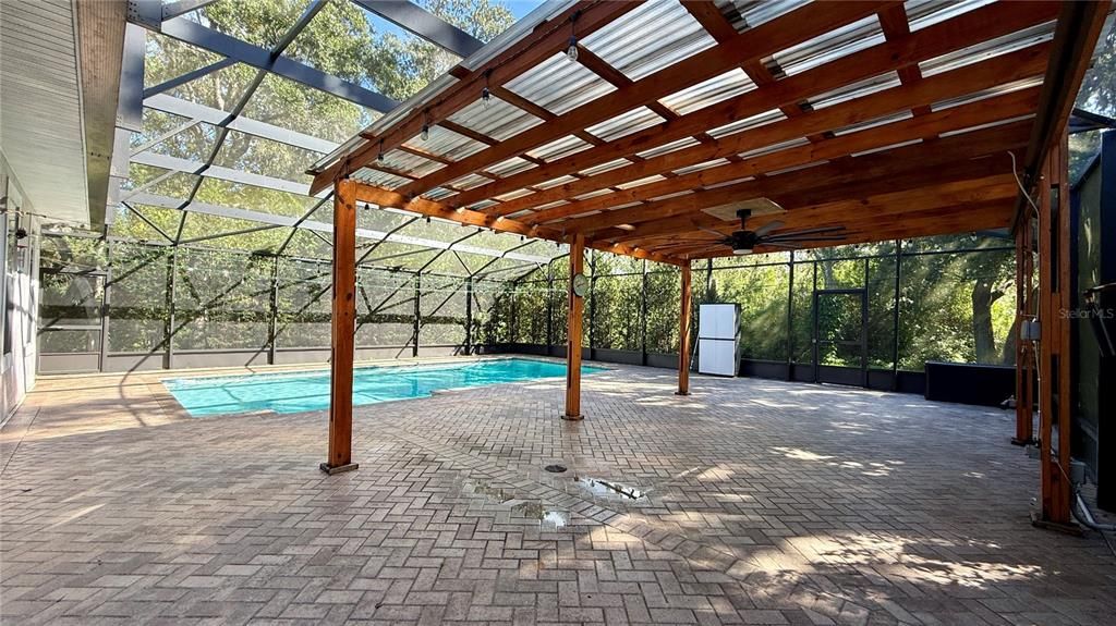 En Venta: $585,000 (4 camas, 3 baños, 3578 Pies cuadrados)