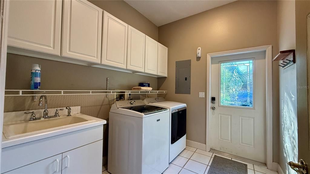 En Venta: $585,000 (4 camas, 3 baños, 3578 Pies cuadrados)