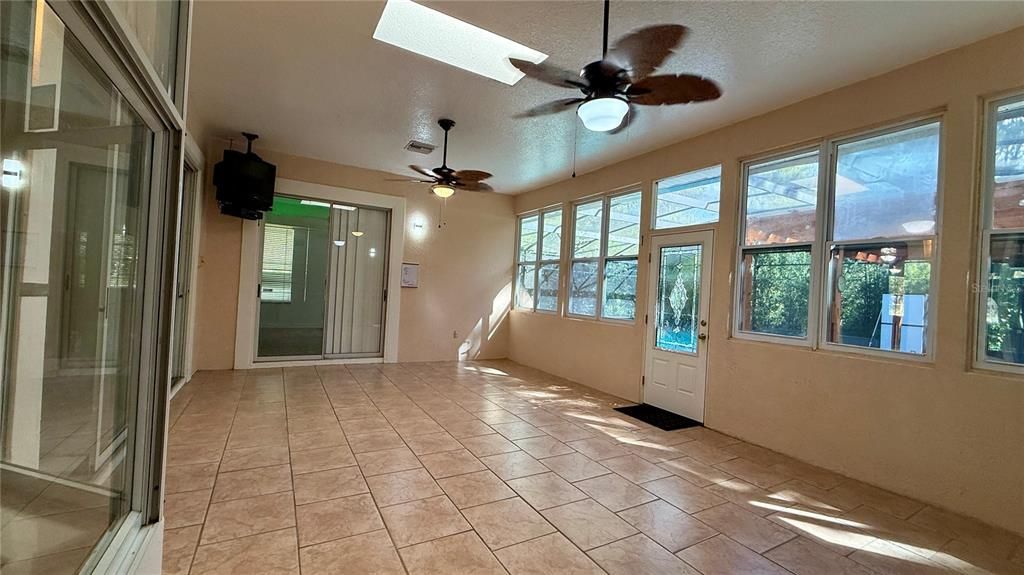 En Venta: $585,000 (4 camas, 3 baños, 3578 Pies cuadrados)