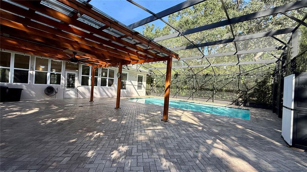 En Venta: $585,000 (4 camas, 3 baños, 3578 Pies cuadrados)