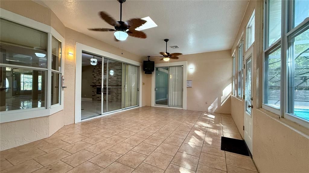 En Venta: $585,000 (4 camas, 3 baños, 3578 Pies cuadrados)