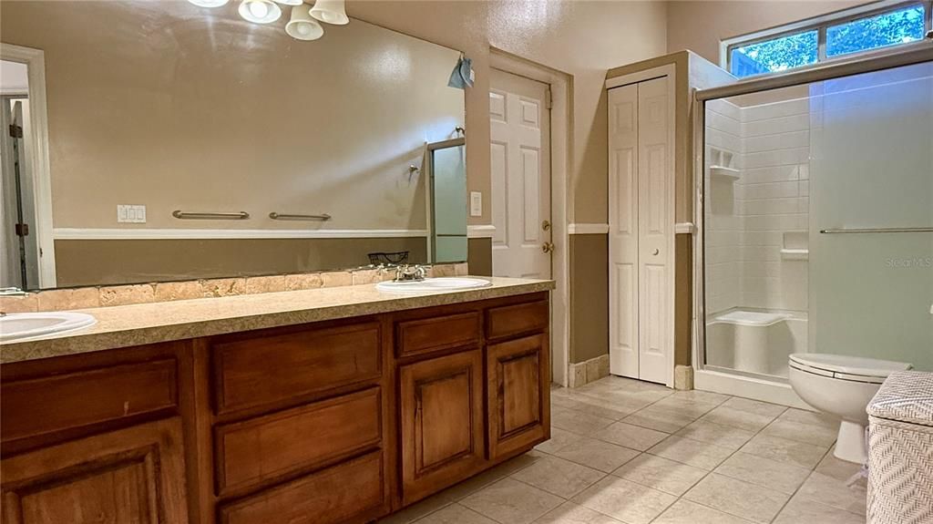 En Venta: $585,000 (4 camas, 3 baños, 3578 Pies cuadrados)