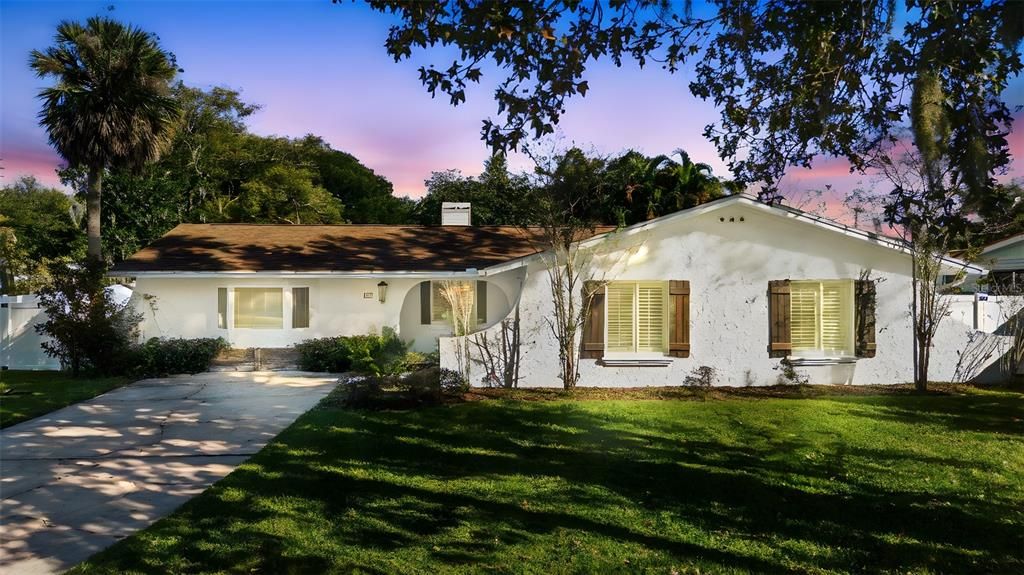 En Venta: $679,000 (4 camas, 3 baños, 1995 Pies cuadrados)