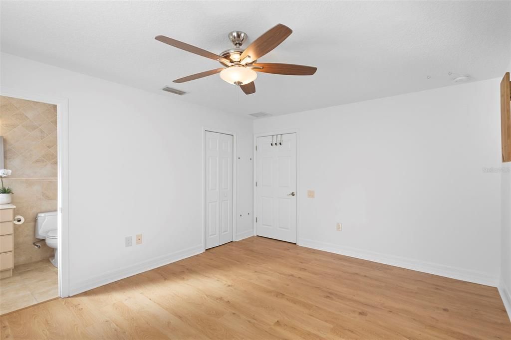 En Venta: $679,000 (4 camas, 3 baños, 1995 Pies cuadrados)