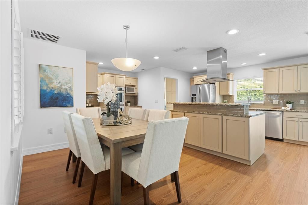 En Venta: $679,000 (4 camas, 3 baños, 1995 Pies cuadrados)