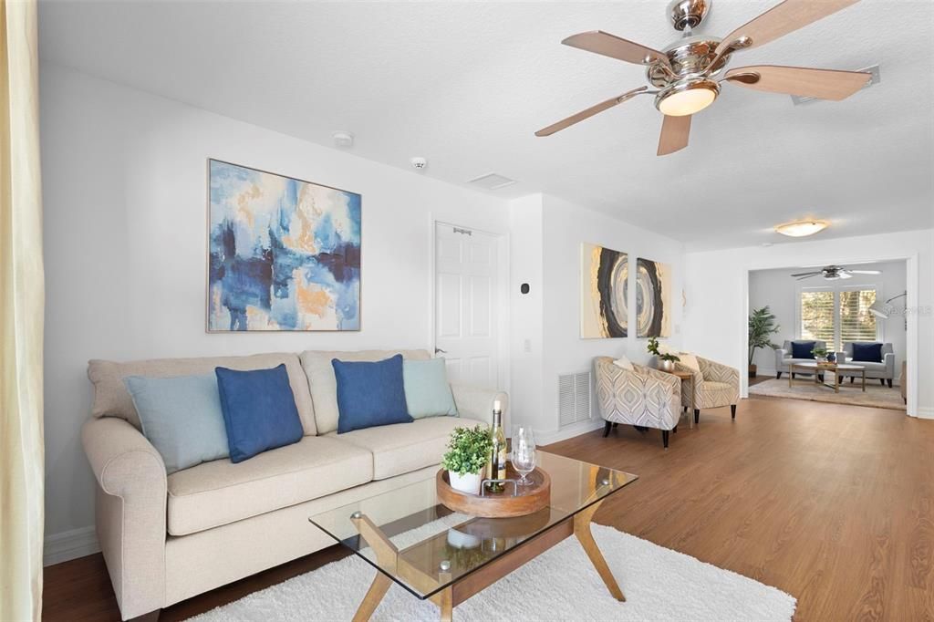 En Venta: $679,000 (4 camas, 3 baños, 1995 Pies cuadrados)