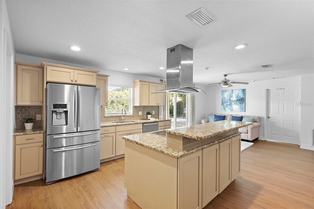 En Venta: $679,000 (4 camas, 3 baños, 1995 Pies cuadrados)