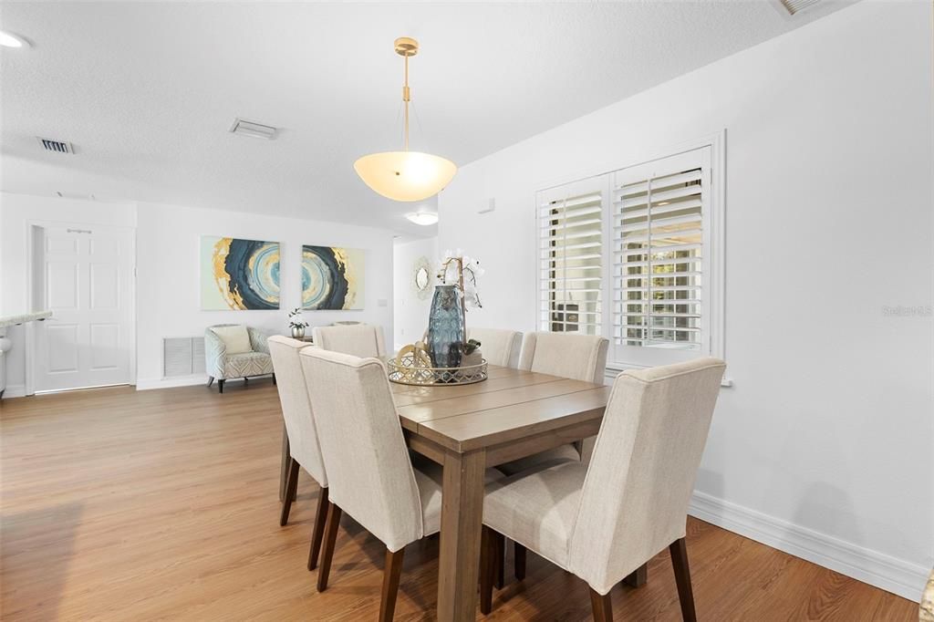 En Venta: $679,000 (4 camas, 3 baños, 1995 Pies cuadrados)