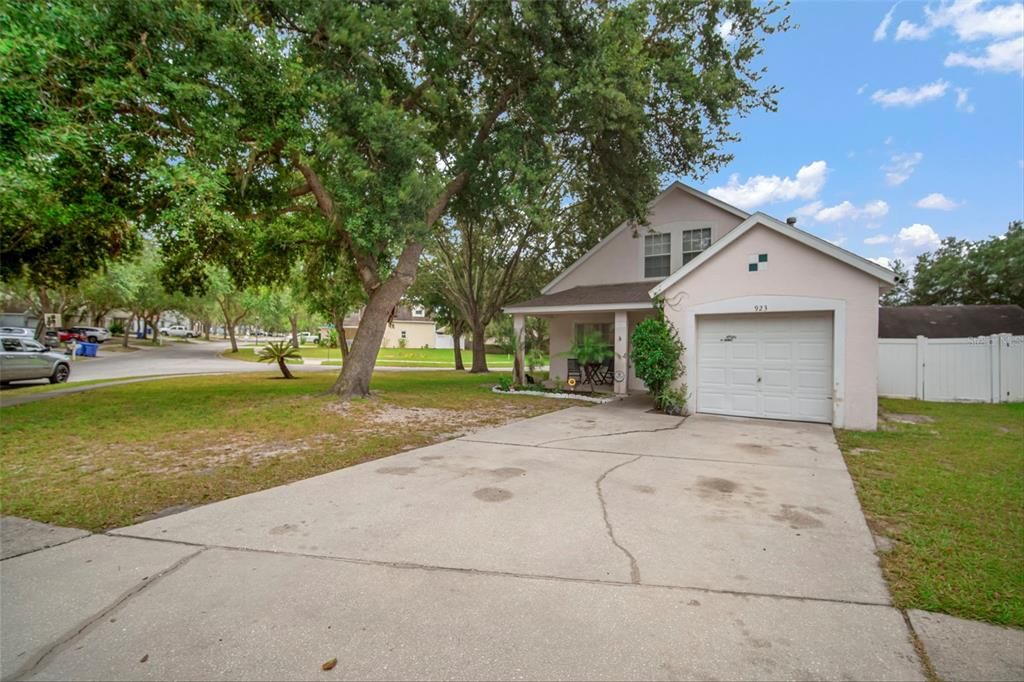 Active With Contract: $325,000 (4 beds, 2 baths, 1438 Square Feet)